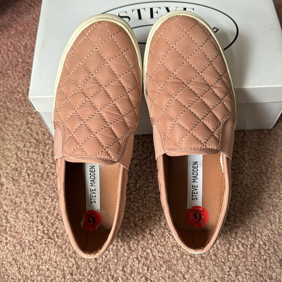 Steve Madden blush sneakers - Picture 6 of 6